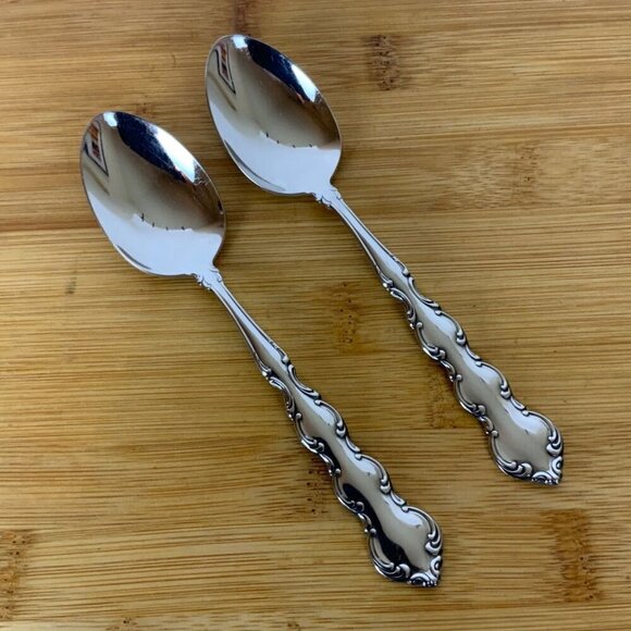 Oneida Deluxe Mozart Stainless Steel 2 Teaspoons Replacement Flatware 80s - Picture 1 of 4